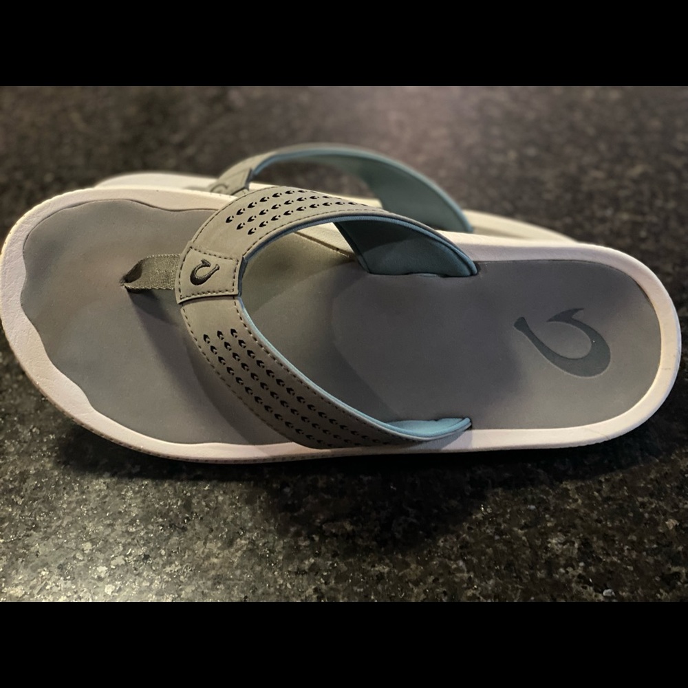 OluKai Mens Flip Flops Size 11